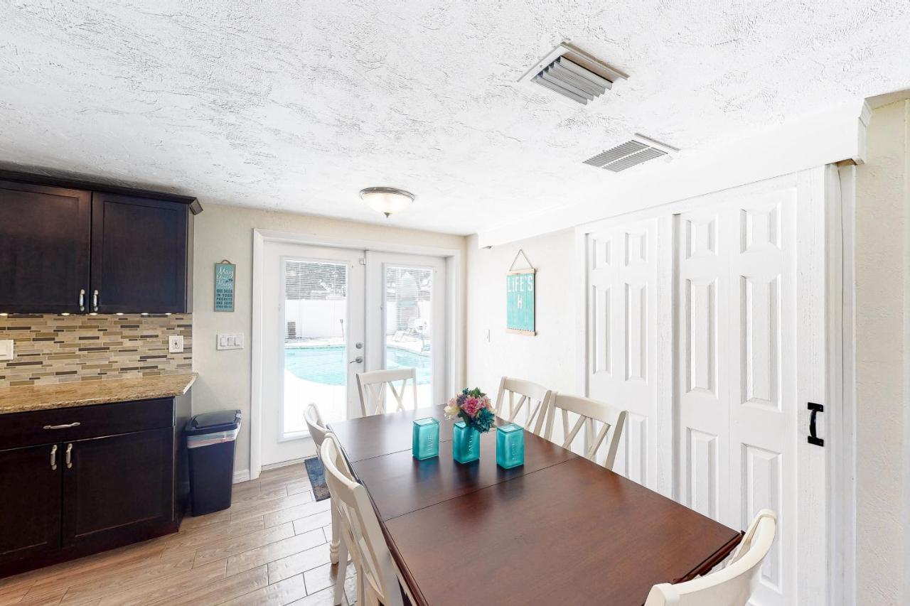 Pinellas Park Cottage Сент-Питерсберг Экстерьер фото