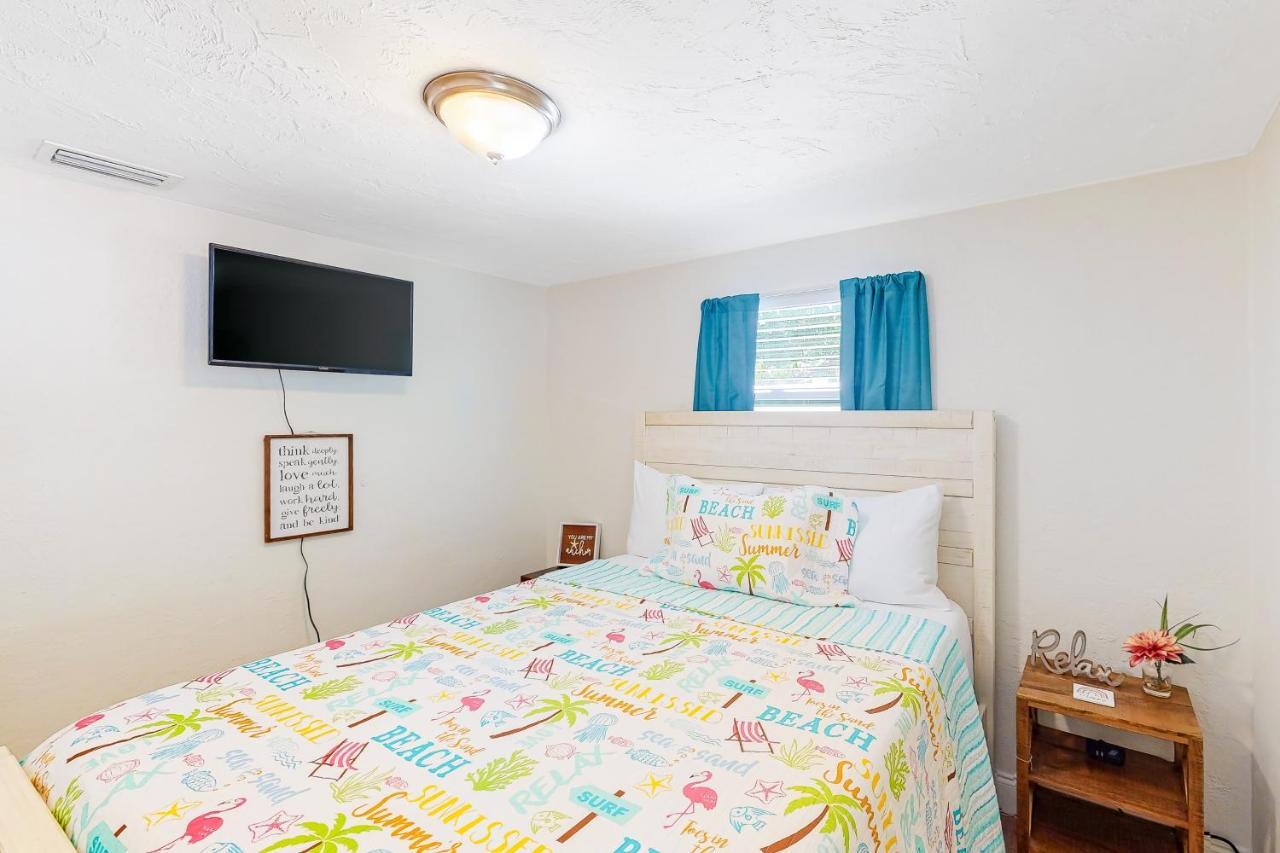 Pinellas Park Cottage Сент-Питерсберг Экстерьер фото